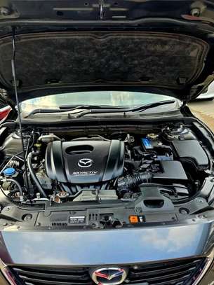 Mazda Axela hatchback image 3