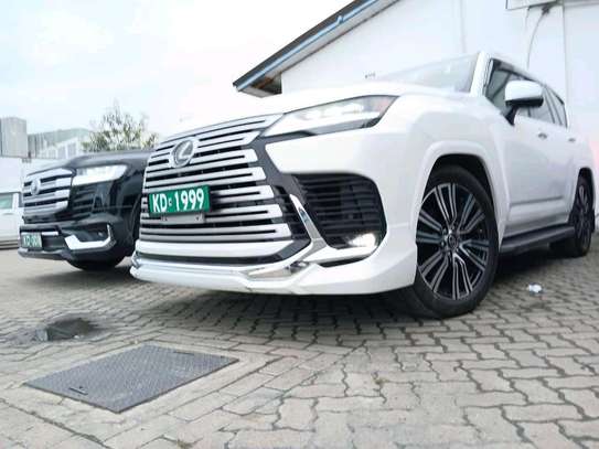 Lexus LX600 White Sport 2023 image 3