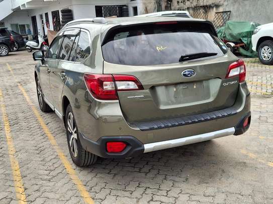 Subaru Outback Grey 2018 AWD image 13