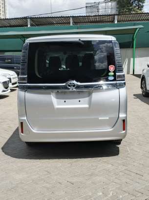 Toyota voxy 2018 on offer selling in Mombasa image 9