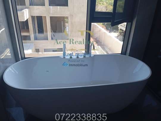 5 Bed Townhouse with En Suite at Lavington image 2