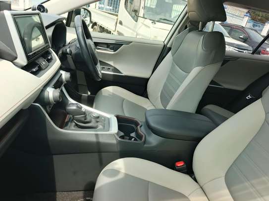 Toyota Rav4 hybrid 2019 image 10