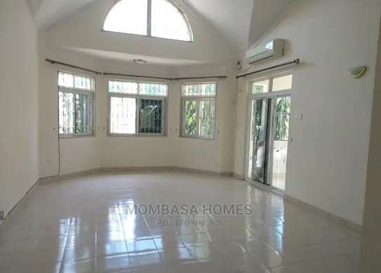 4 Bed Villa with En Suite in Nyali Area image 21