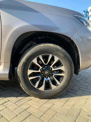 Toyota Land cruiser VXL image 3