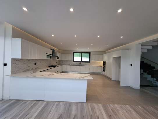 5 Bed Townhouse with En Suite in Lavington image 14