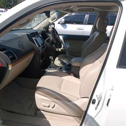 TOYOTA LAND CRUISER PRADO TXL. image 12