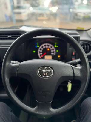 Toyota  succeed silver image 5