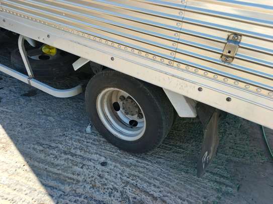 Hino Dutro boxbody image 2
