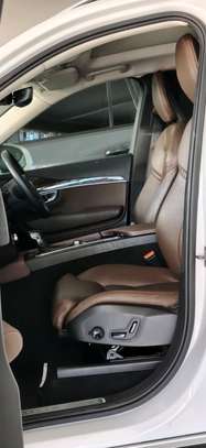 Volvo XC90 T5 AWD 2019 Sunroof image 5
