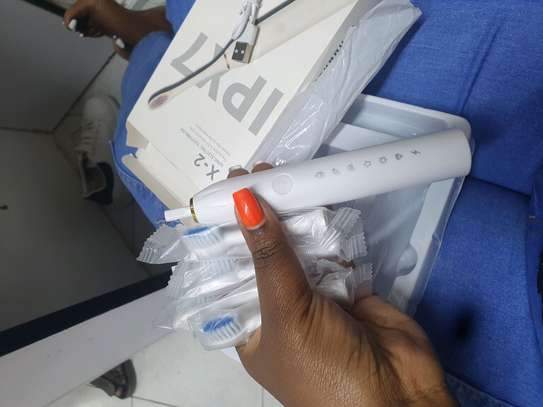 Electric toothbrush image 3