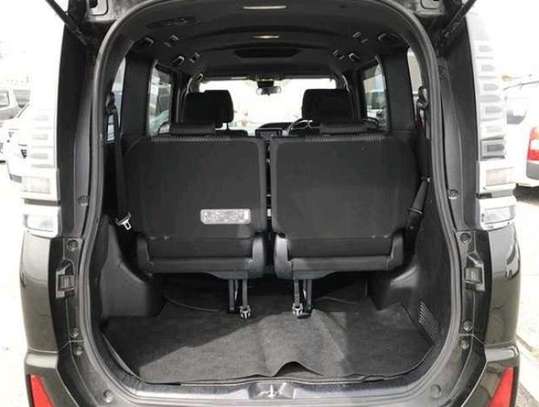 Toyota Voxy Black Si grade 2018 image 3