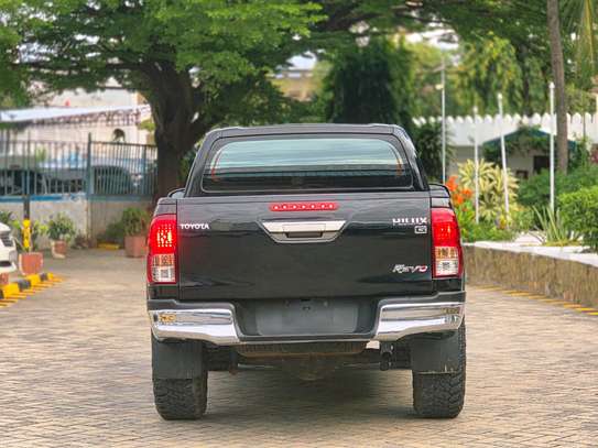 Toyota hilux double cub image 2