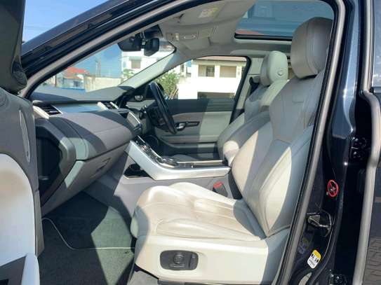 RANGE ROVER EVOQUE 2017MODEL MOONROOF image 5