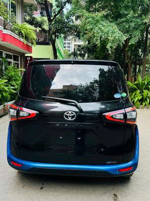 Toyota sienta black image 5
