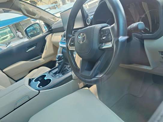 Toyota land Cruiser ZX petrol 2023 image 4