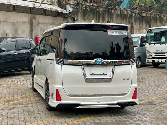 Toyota Noah hybrid white WxB ZRR 2019 image 13