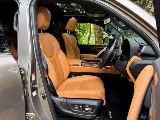 2022 Lexus LX600 image 2
