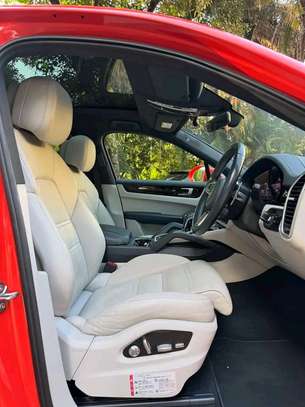 2019 Porsche cayenne coupe image 5