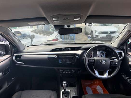 Toyota hilux 2021 image 12