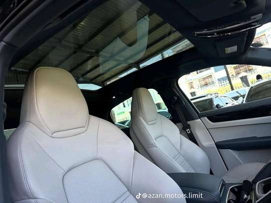 Porsche Cayenne S coupe image 7