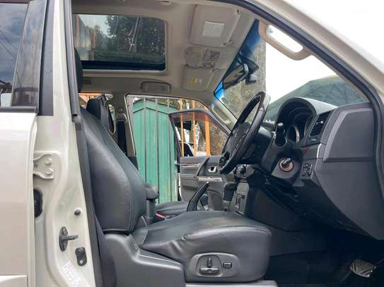 Mitsubishi Pajero white color 2018 model fully loaded image 2