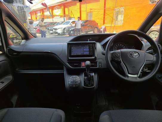 Toyota Noah  pearl image 3