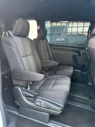 Toyota Voxy Hybrid white 2019 image 6