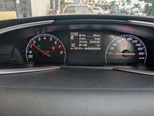 toyota sienta non hybrid image 3