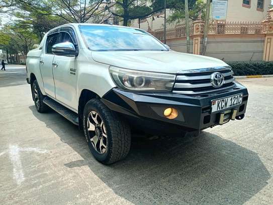 TOYOTA HILUX DOUBLE CAB AUTOMATIC REVO 2016 MODEL image 10