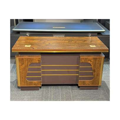Office Desk; 1.4M  Modern Executive Office Desk image 2