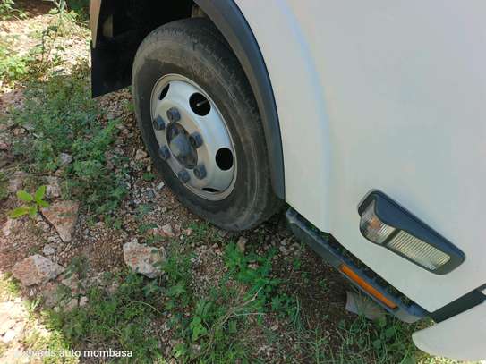 Isuzu Elf NPR85 chasis image 6