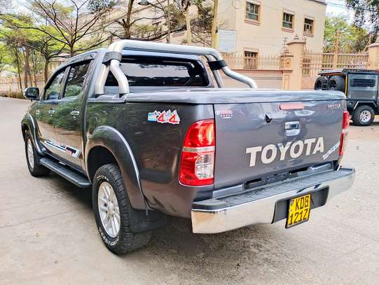 TOYOTA HILUX DOUBLE CAB AUTOMATIC.. image 5
