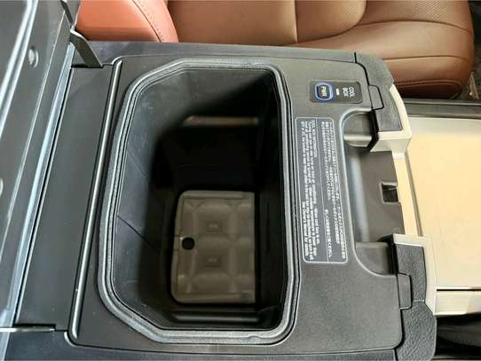 Toyota land cruiser ZX image 6