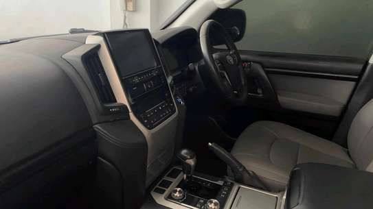 TOYOTA LANDCRUISER V8 DIESEL SUNROOF 2018MODEL image 5
