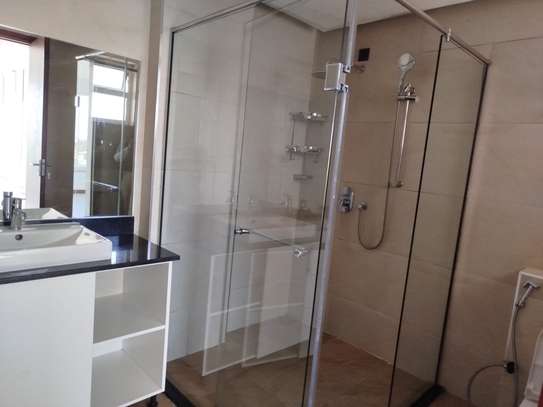 4 Bed Apartment with En Suite in General Mathenge image 11