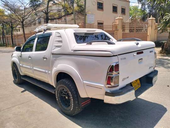 TOYOTA HILUX DOUBLE CAB AUTOMATIC 2010 MODEL image 5