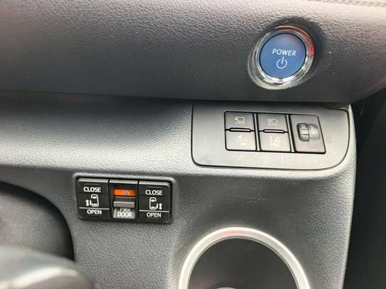 Toyota sienta hybrid image 10
