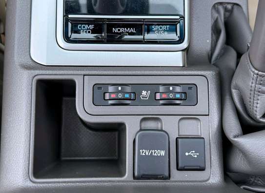 2021 Toyota land cruiser Prado TZG image 9