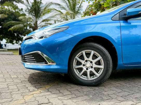 Toyota Auris newshape image 6
