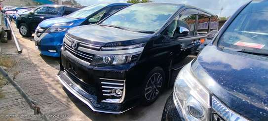 Toyota Voxy Black 2018 Si image 2