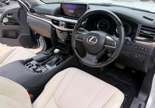 2019 Lexus Lx570 image 3