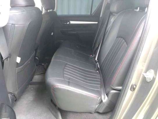 Toyota hilux double cub image 10