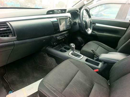 Toyota Hilux incible image 17
