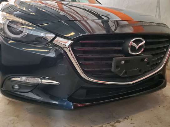 Mazda Axela image 4
