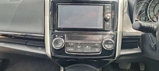 Toyota corolla Axio G White 2018 image 8