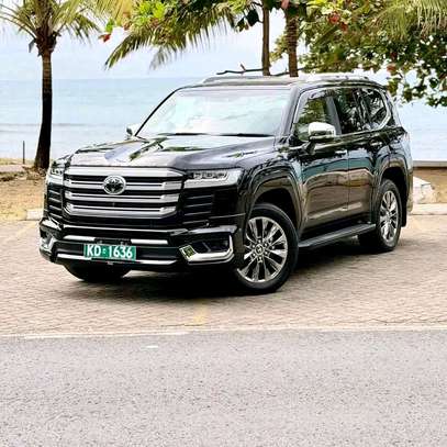 Toyota landacruiser 2022 image 2