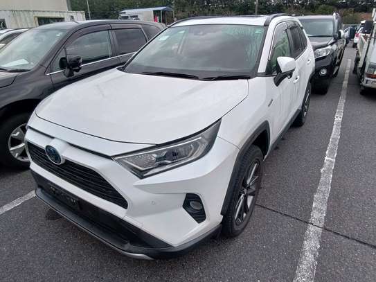 Toyota RAV4 SUV White Stylish Comfortable image 7