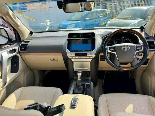 Toyota landcruiser Prado TXL image 4