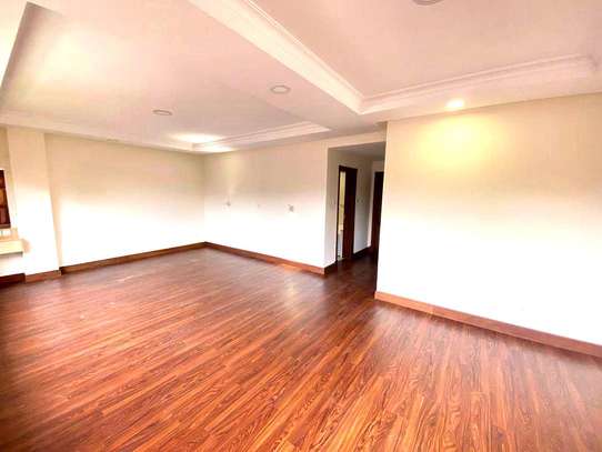 Elegant 5 Bedroom Townhouse for Sale in Kyuna image 11