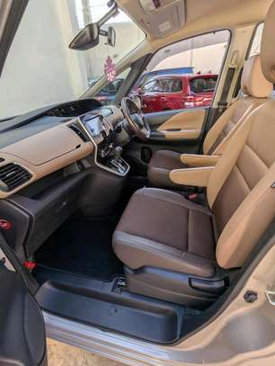 Nissan Serena highway Star ✨✨✨ Hybrid Gold 2018 image 8